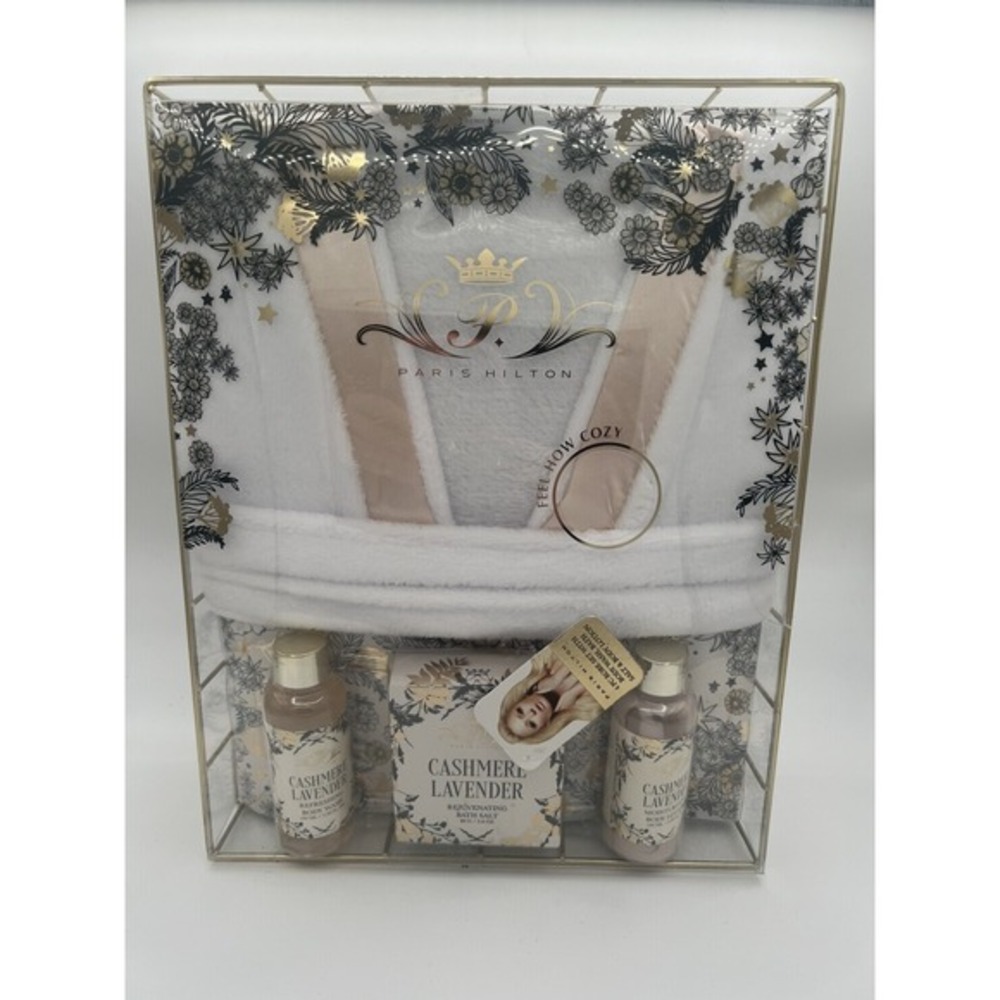 Paris Hilton Robe Gift Set With Body Wash Bath Salt And Body Lotion New With Tag